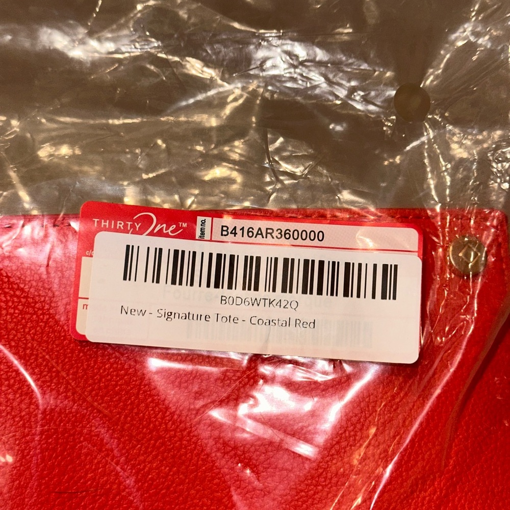 Thirty-One Signature Tote. Pattern Coastal Red - Picture 15 of 15